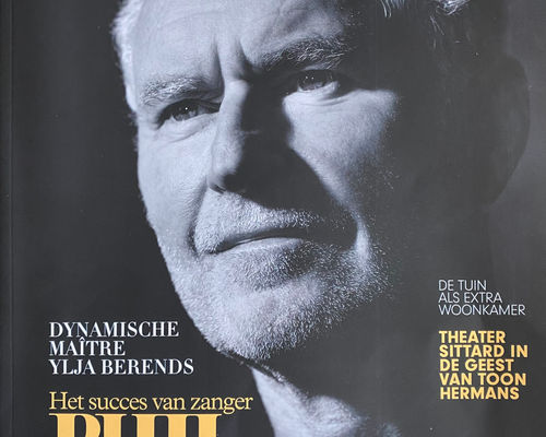 Phil Bee op de cover van Chapeau
